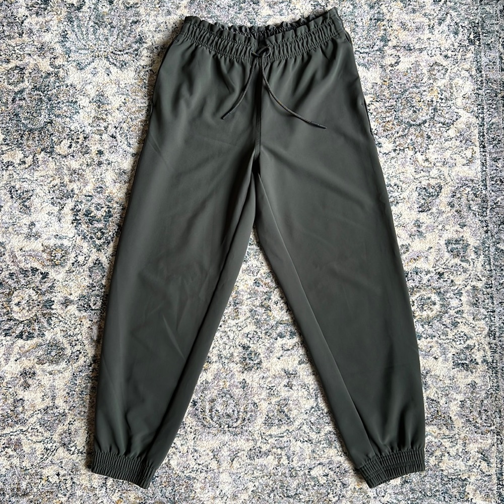 Athleta Metropolis Jogger, size 2